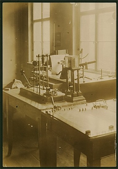 Blick in die Laborräume II, Foto, nicht näher datiert